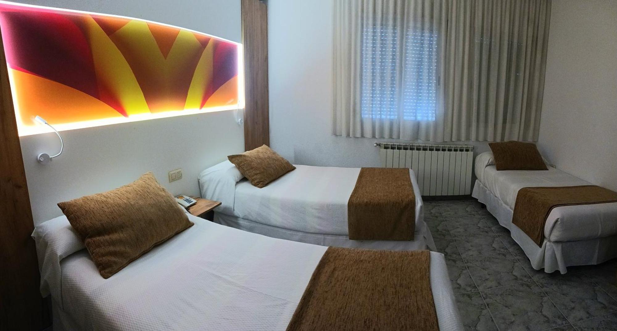 Hostal Real Пласенсия Екстериор снимка