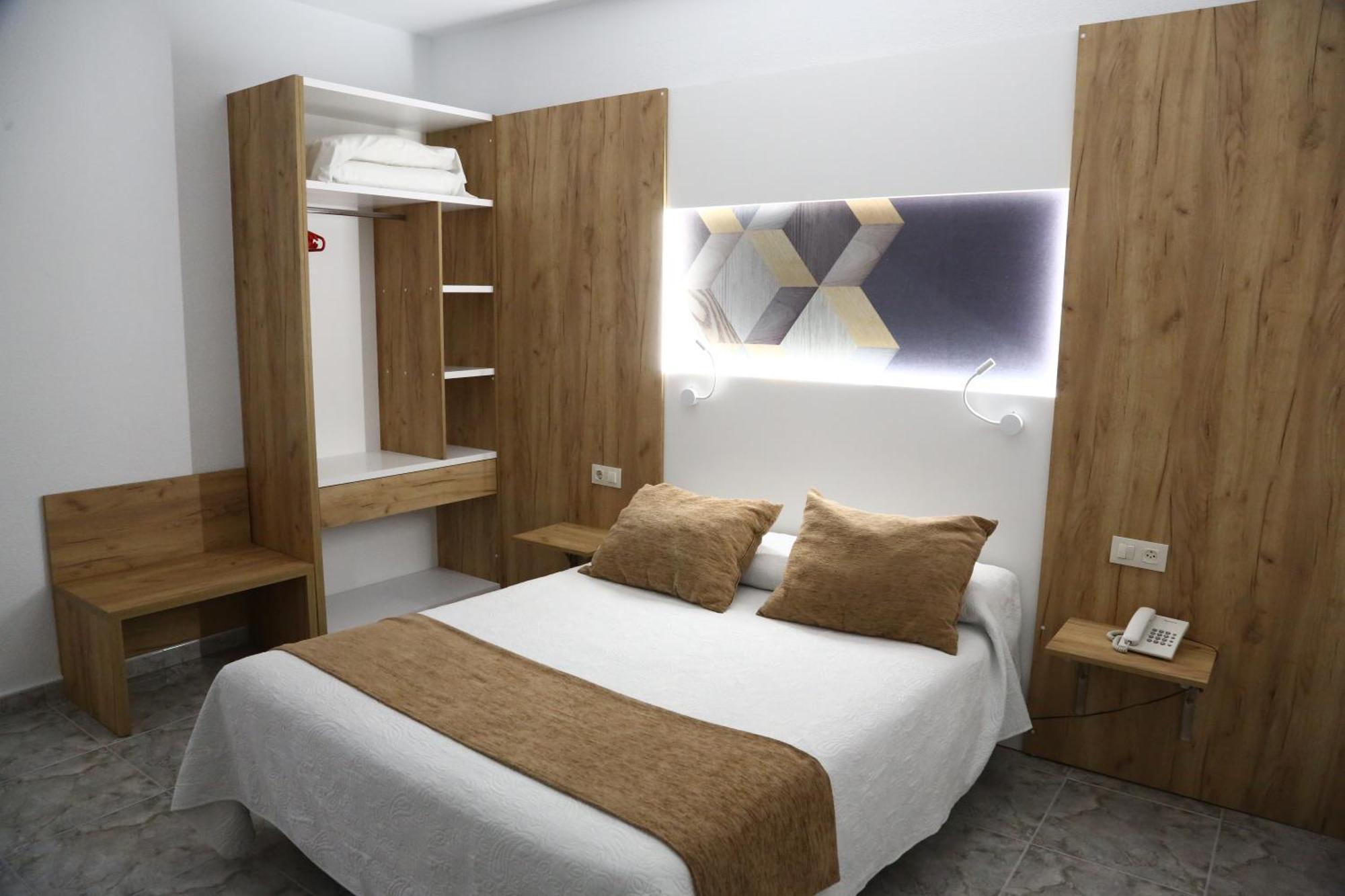 Hostal Real Пласенсия Екстериор снимка